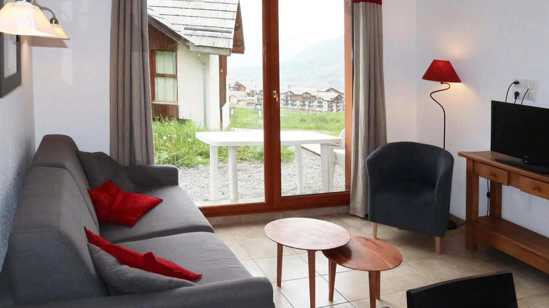 Chalet Mitoyen Aux Orres 1800 Avec Piscine, Sauna, Hammam, Parking Et Prestations Incluses - Fr-1-322-102 Les Orres