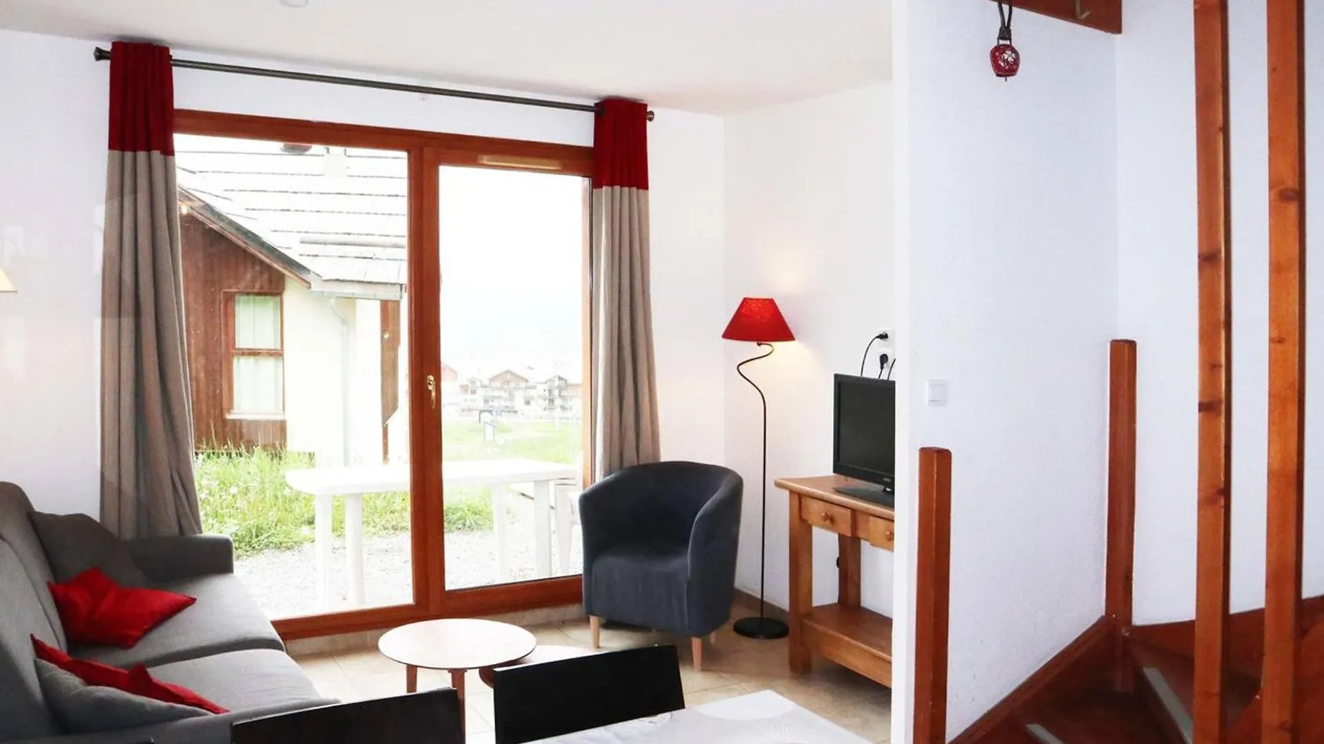 Chalet Mitoyen Aux Orres 1800 Avec Piscine, Sauna, Hammam, Parking Et Prestations Incluses - Fr-1-322-102 Les Orres